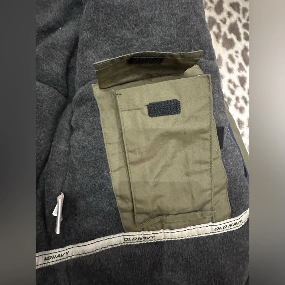 Old Navy Water Resistant Double Layer Snow Jacket in Cream Size 12 Boys
